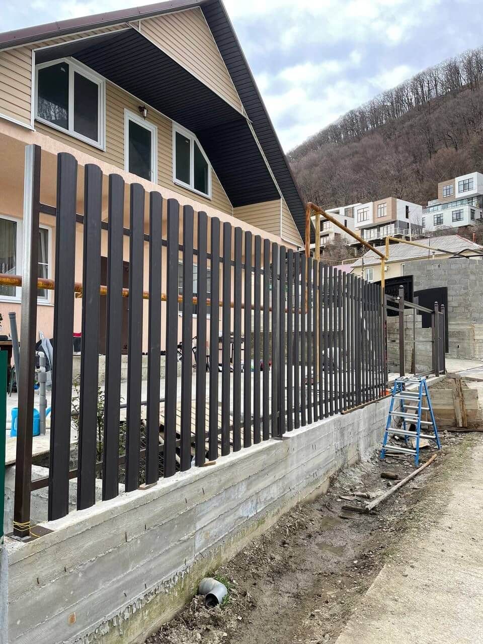 Забор из штакетника 35м RAL8019 Темный Шоколад МАТТЕ в Бишкеке