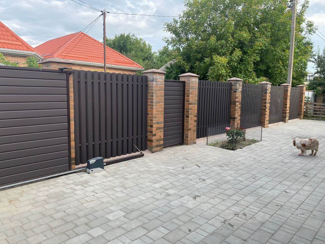 Забор из штакетника полукруглого 22м RAL8019 Темный Шоколад МАТТЕ фото 2 в Бишкеке