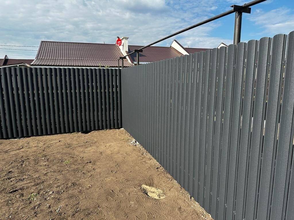 Забор из штакетника 28м с расстоянием между планками 0.5 см RAL7024 Серый Графит МАТТЕ фото 2 в Бишкеке