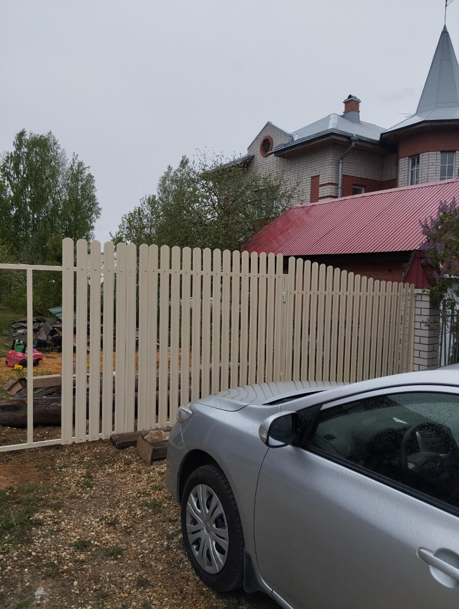 Забор из евроштакетника 9м RAL1015/1015 Слоновая Кость двусторонний фото 1 в Бишкеке